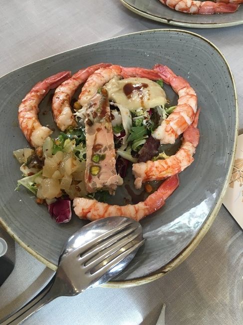 Ensalada de gambón con pistacho y pera