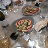 Ensalada de gambón con pastel de cabracho y cebiche de corvina