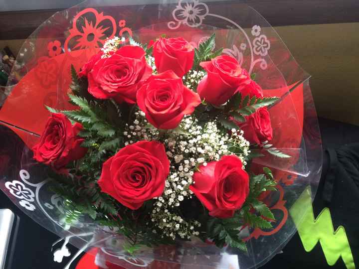 Que tipo de ramo o rosa te regalo tu novio - 1
