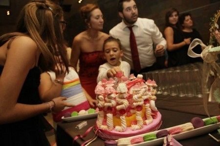 pastel de chuches con nuestras iniciales 