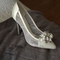  Las que hacéis la boda en zonas de césped que tipo de zapato llevaréis? - 1