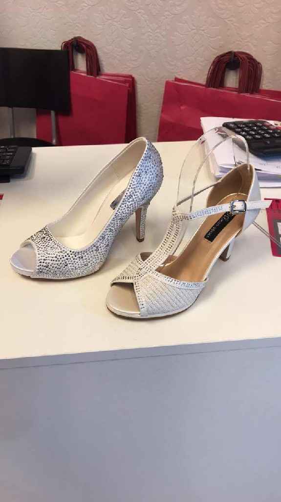  Que zapato le va más a mi vestido? - 1