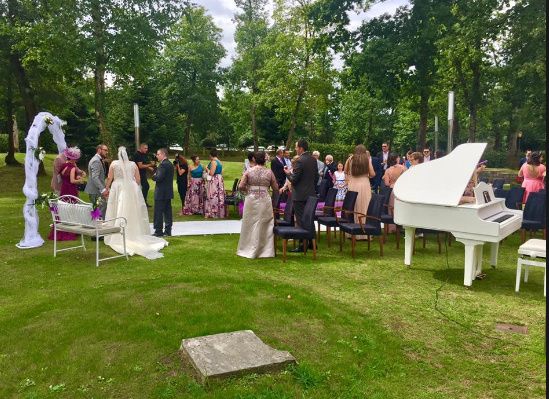 piano blanco ceremonia