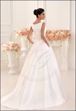 vestido detrás