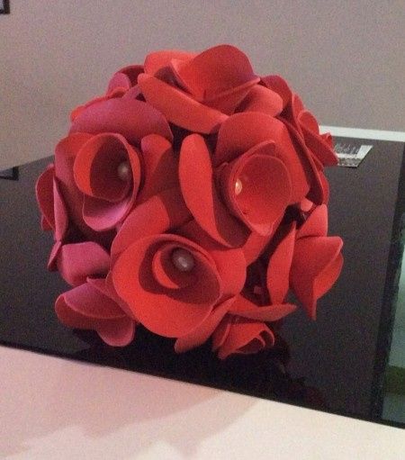 Ramo rosas rojas goma eva