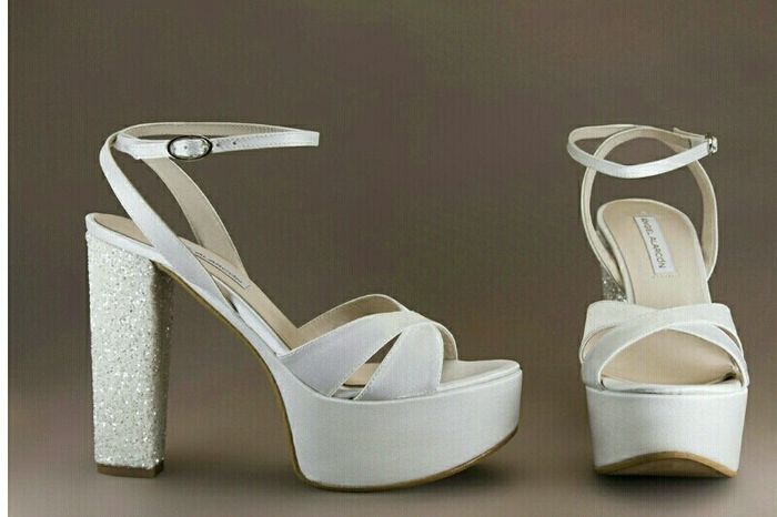 Zapatos con el tacÓn ancho - 1