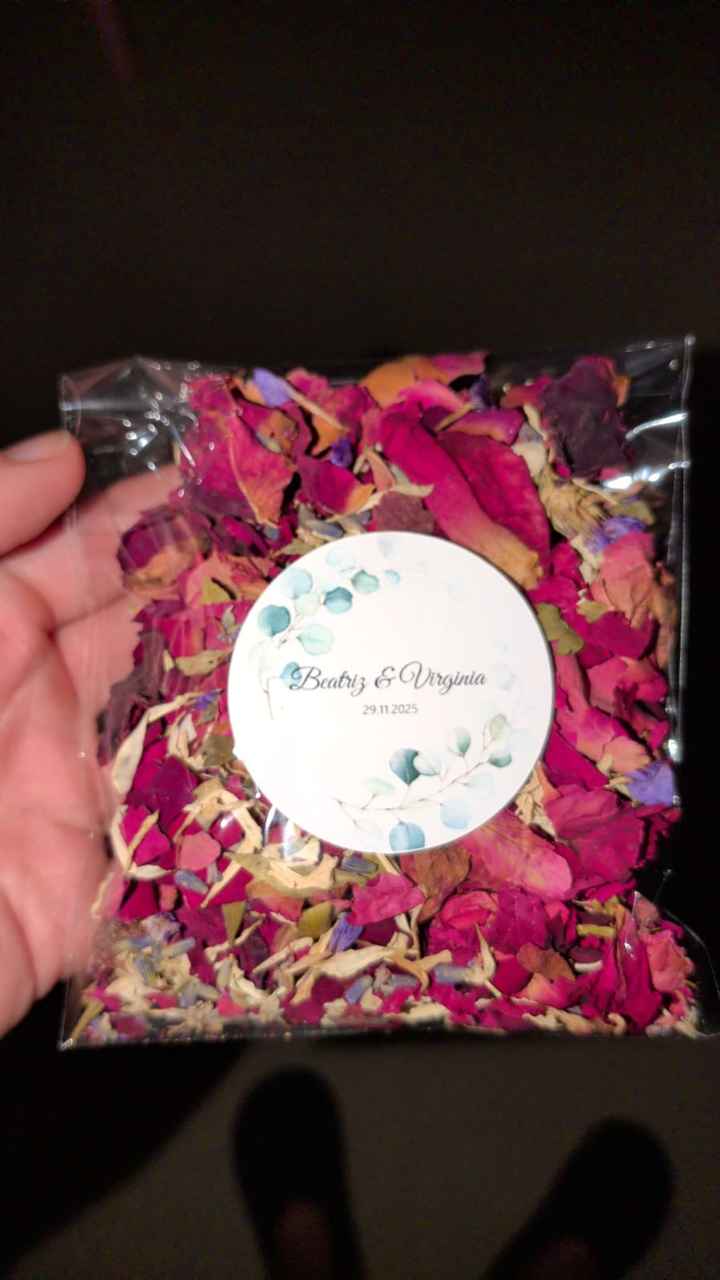 Flores/arroz a la salida de la ceremonia - 1