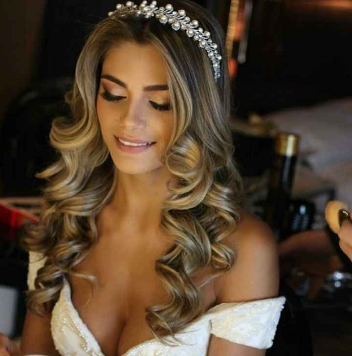 Que peinado me sentaría mejor?? Mi vestido es corte princesa con tirantes finos - 1