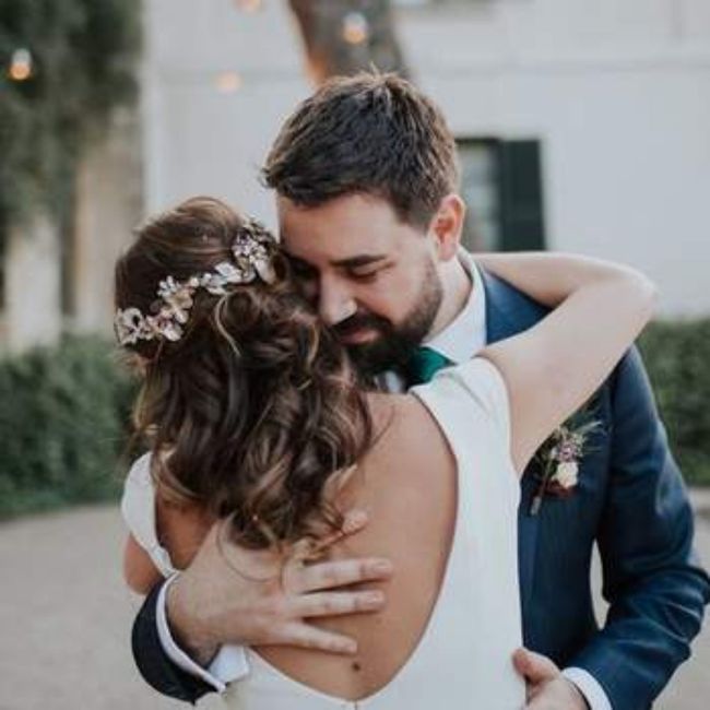 ¿Que peinado usarías con este vestido? 14