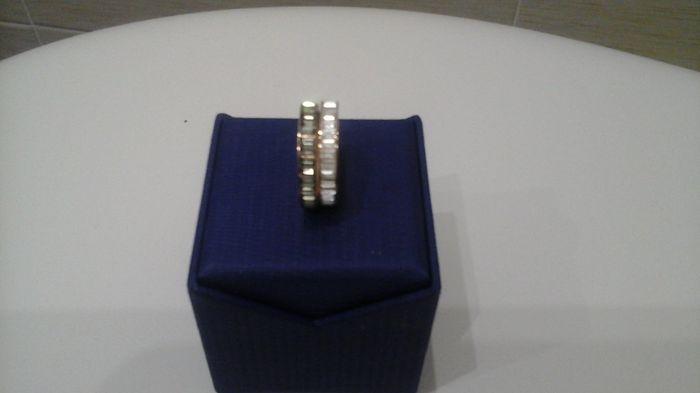 este es mi anillo de pedida es precioso estointa  espero q os guste un beso a todassera un grandiaa