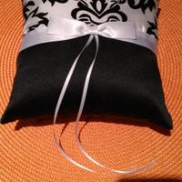 Cojin para las alianzas en blanco y negro - 1