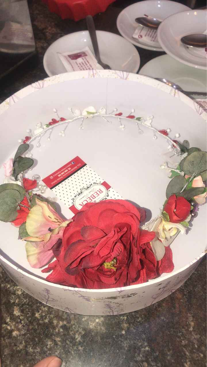 Hola como estáis que tal los preparativos hoy quisiera compartir con vosotros mi corona de novia que
