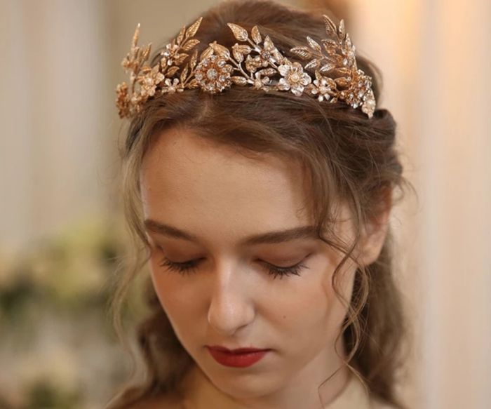 Indecisa con la tiara 7