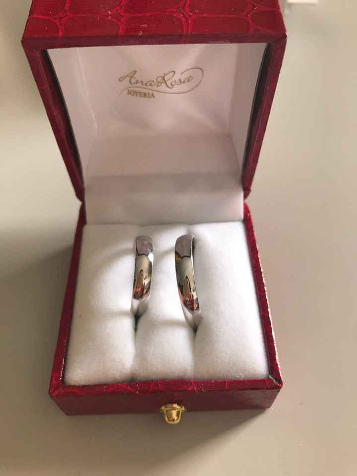 Ya tenemos las alianzas y mis pendientes para el dia b!!! No me pueden gustar mas!!!💍💍💍 - 1