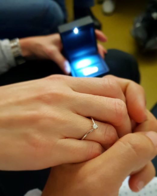 ¿Nos enseñas tu anillo de compromiso? - 1