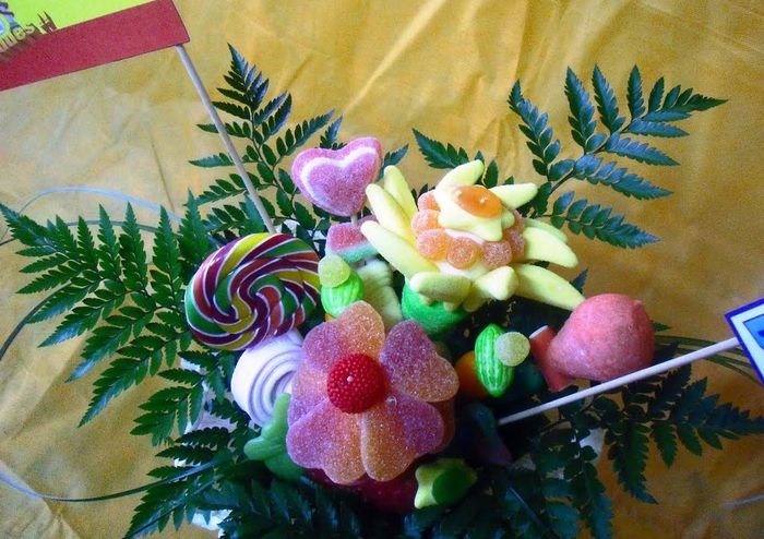 centros de mesa con chuches para niños