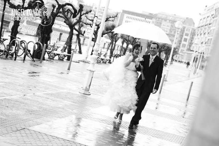 Boda en San Sebastian bajo la lluvia