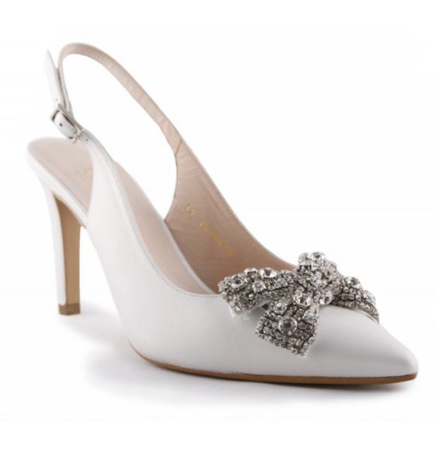 Que zapatos le pondríais a este vestido? - 1