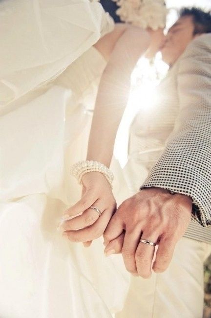 Novios con anillos