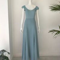El vestido que ya tengo, pero el mío está hecho en blanco