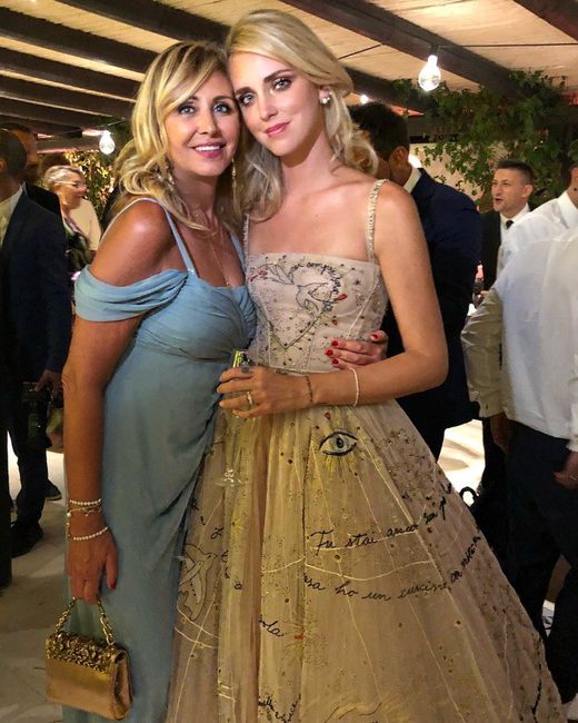 Chiara con su madre