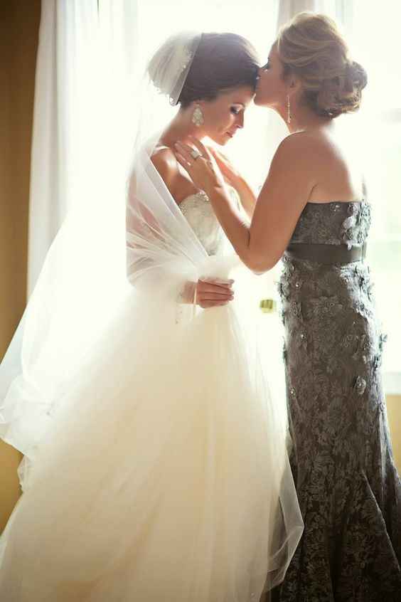 Novia y madre en la boda