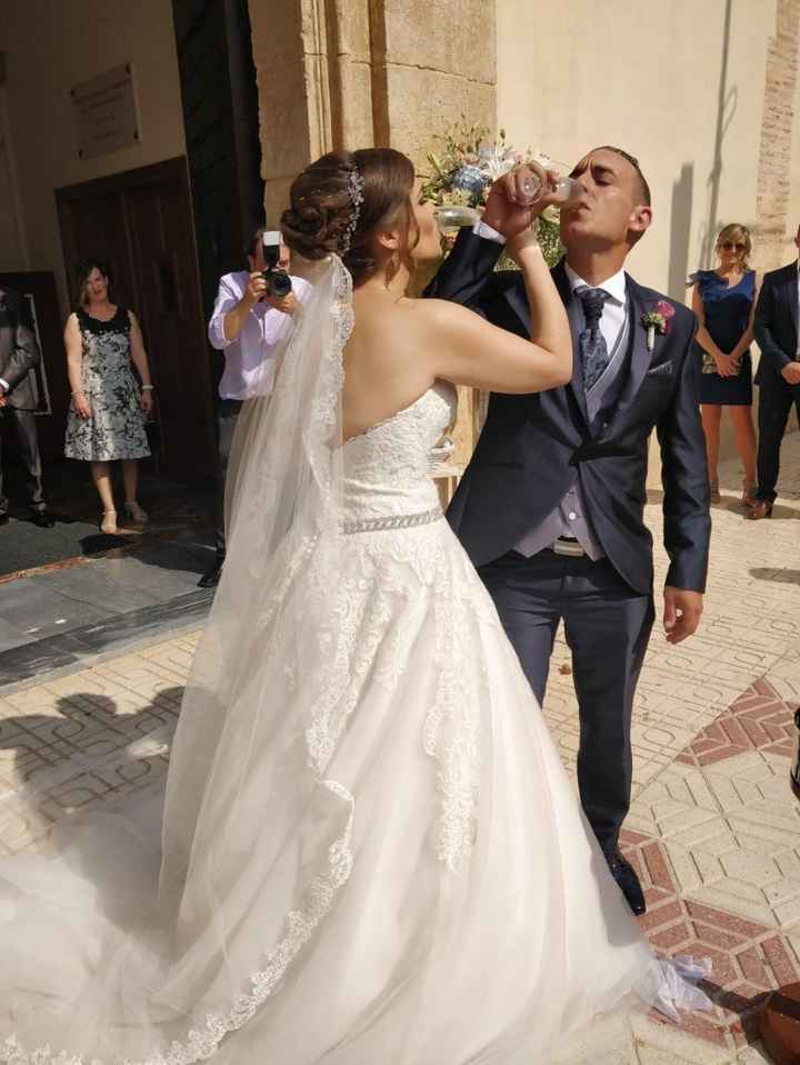 Brindis a la salida de la Iglesia