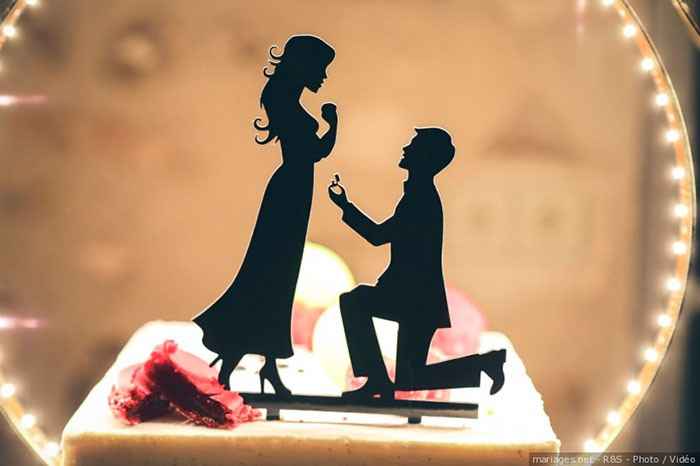 Cake topper