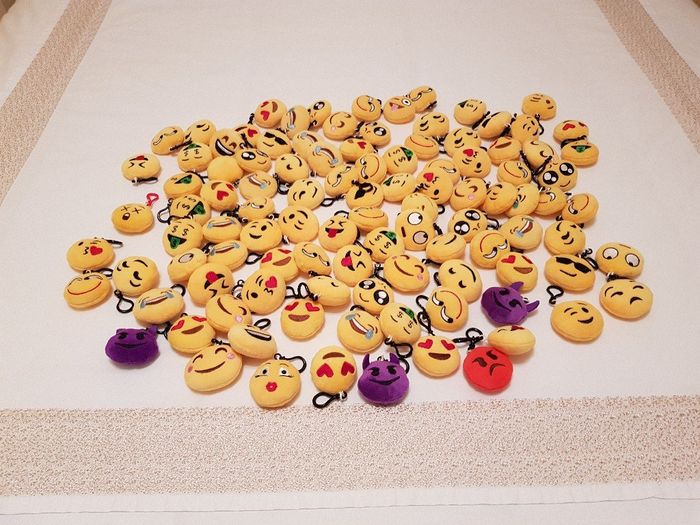 Llegaron los regalos para invitados Emojis - 2