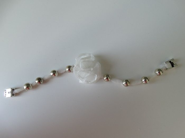 Pulsera elaborada con tela de mi vestido (organza)