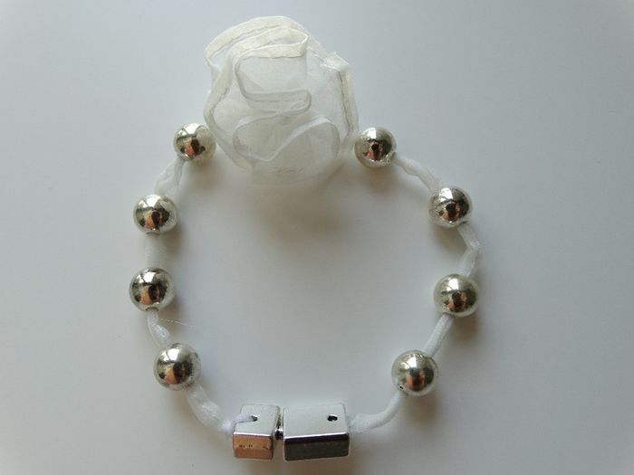 Pulsera elaborada con tela de mi vestido (organza)