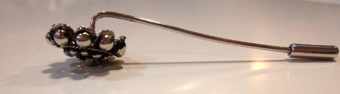 Botón charro como alfiler de filigrana bañado en plata
