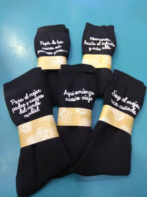 Baberos y calcetines personalizados - 2