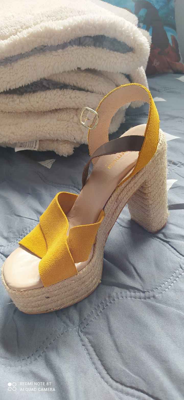 Encontrar los zapatos de novia. - 1