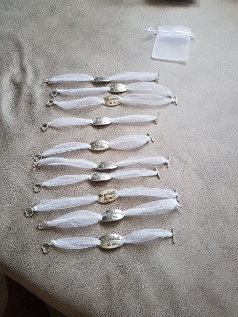  Pulsera con restos de vestido - 1