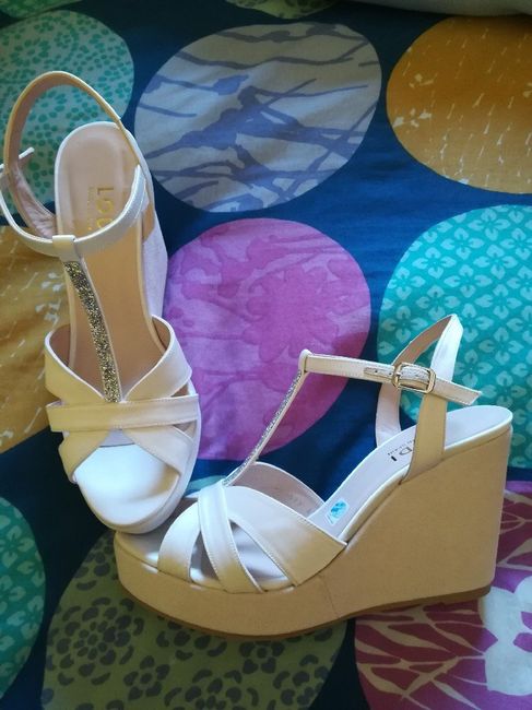 Desesperada con los zapatos - 1
