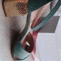 Zapatos grabados con fecha 2020 - 2