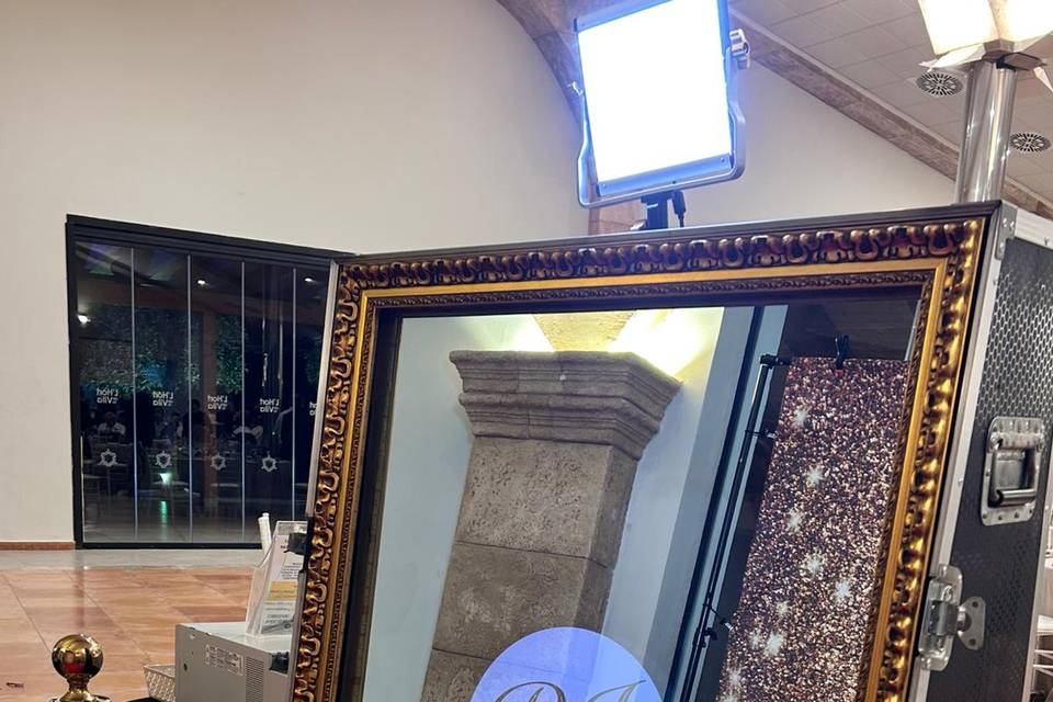 Magic mirror marco dorado