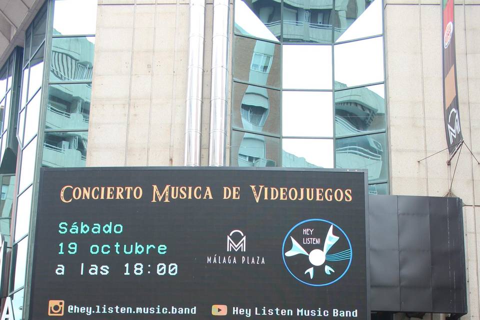 Cartel en Málaga Plaza