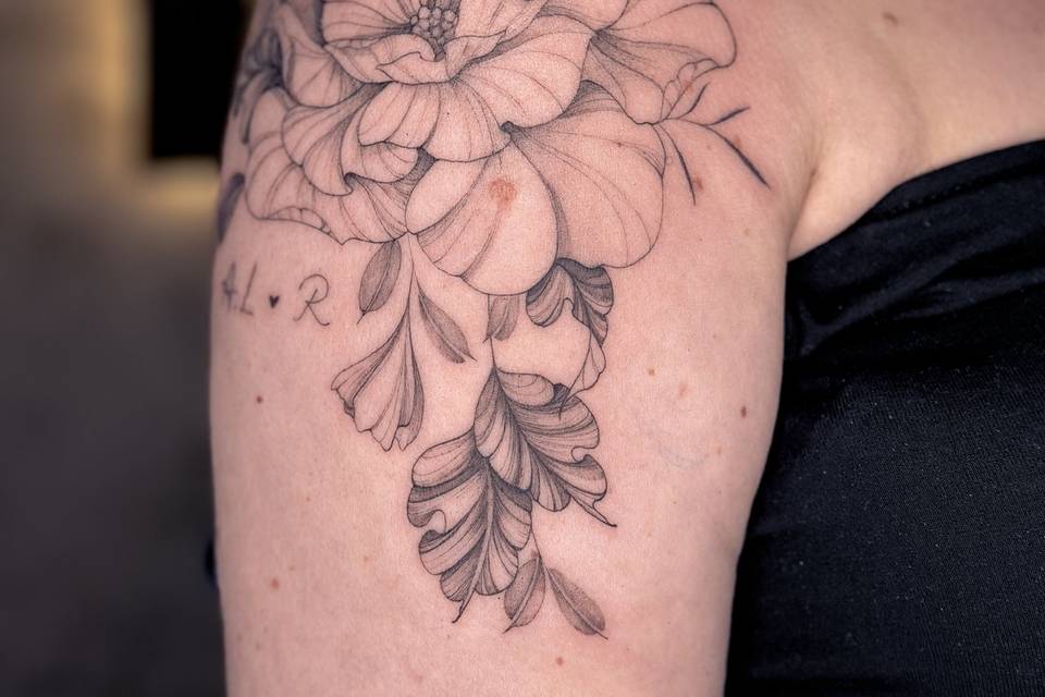 Pieza floral para hombro.