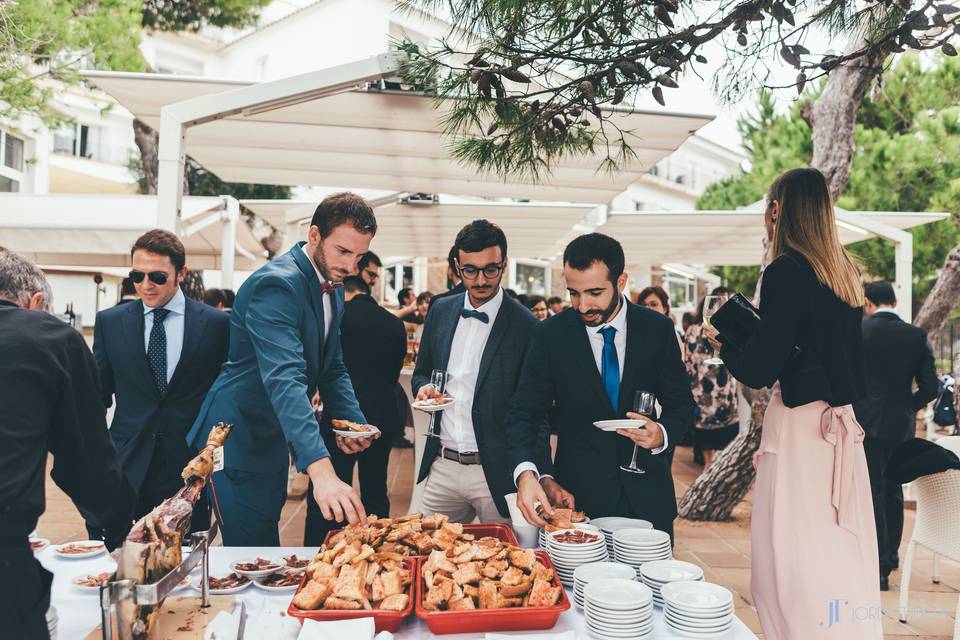 Brindis durante el aperitivo