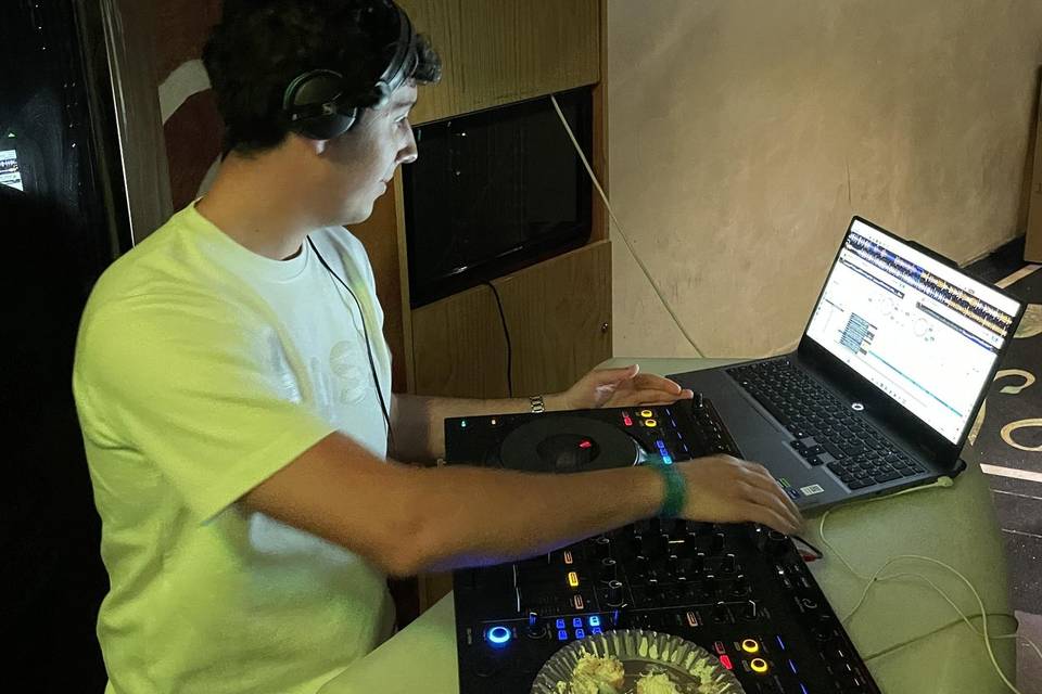 Evento pequeño en un local