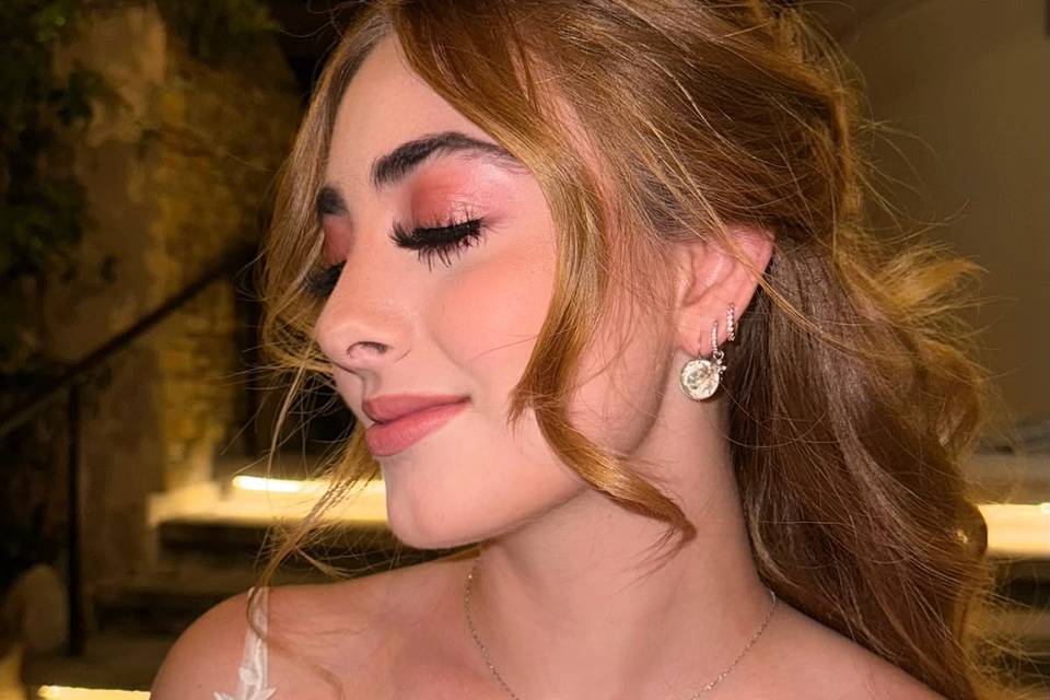 Novia natural en tonos corales