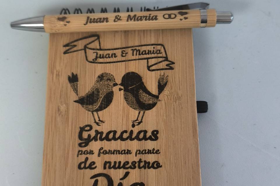 Libreta y bolígrafo de bambú