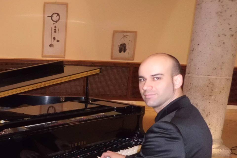 Pianista y organista solista