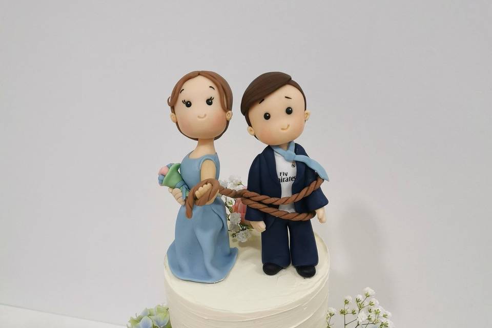 Tarta boda con modelado novios