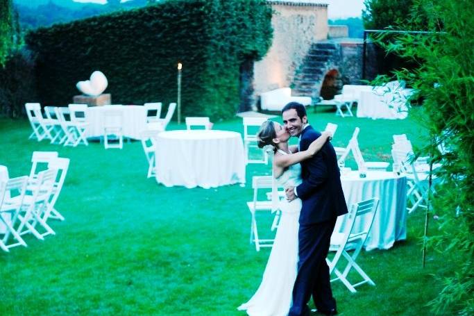 Novios en el jardín