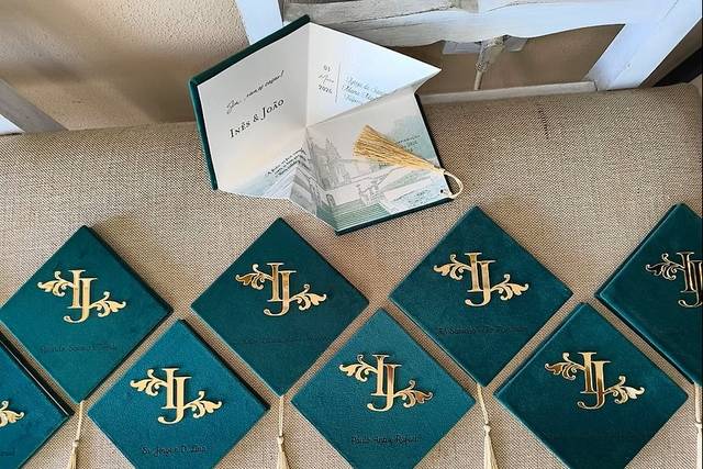 Elegante invitación terciopelo