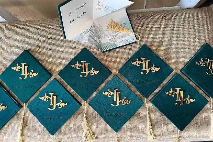 Elegante invitación terciopelo