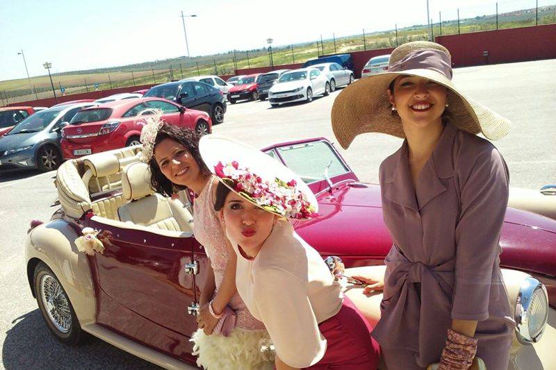 Las chicas del coche rojo